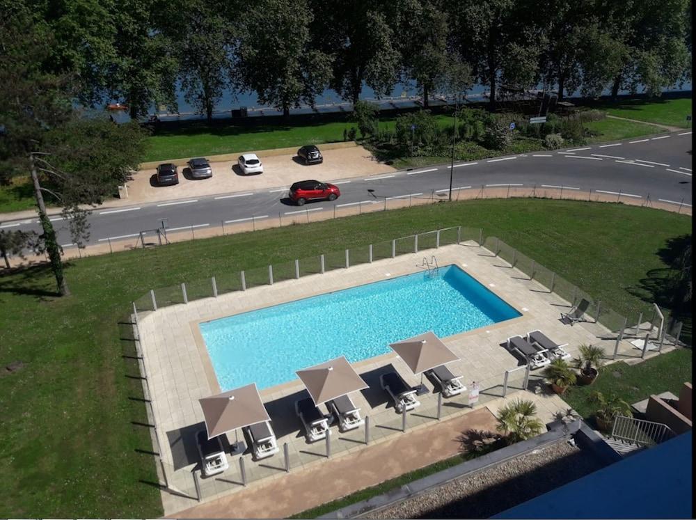 Hotel Mercure Bord De Saone