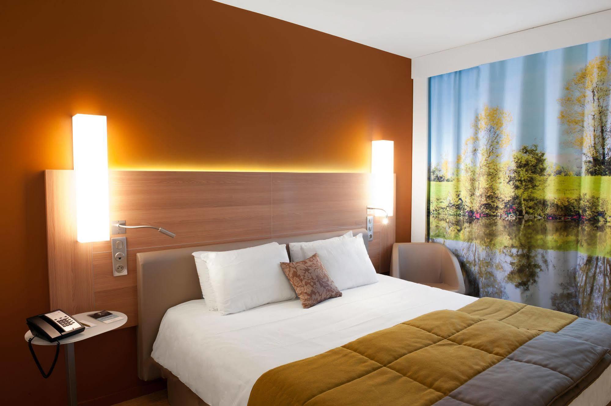 Mercure Bord De Saone Hotel